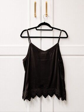 NWT cabi Artful Cami Dark Chocolate Satin Lace Trim Boho Glow Size M #536
